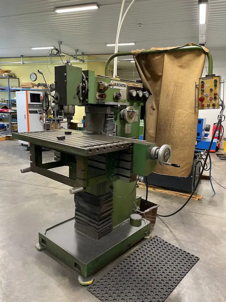 Фрезерный универсальный станок