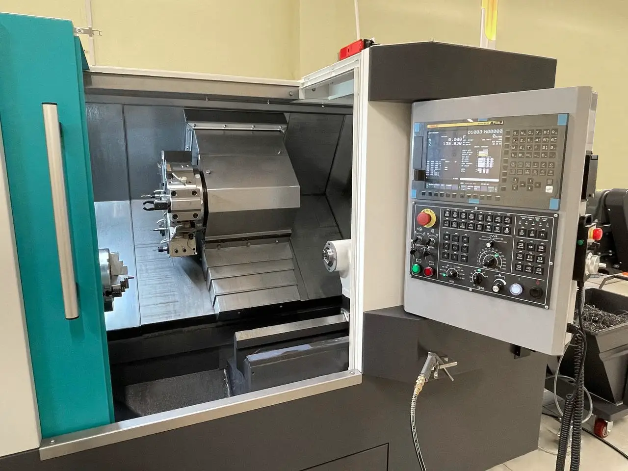 Токарный станок с ЧПУ